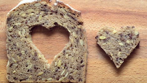 Vollkornbrot selber backen: Rezept für saftiges Brot
