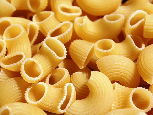 Kurze Nudeln eignen sich besonders gut für Pasta e patate.