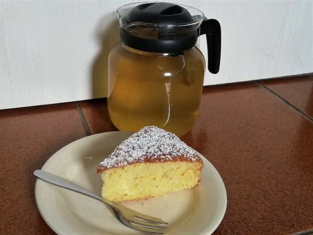 So kannst du den Wolkenkuchen vegan backen Der Wolkenkuchen ist sehr fluffig und passt gut zu einer Tasse Tee.