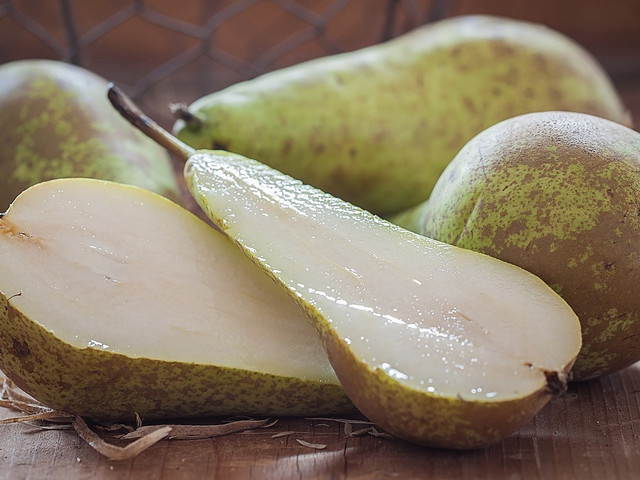 Für das Birnenbrot eignen sich am besten harte Birnensorten.
