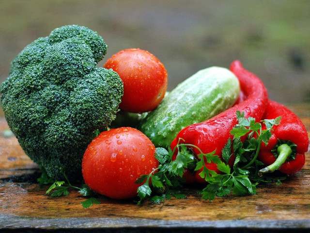 Je nach Saison kannst du die Zutaten für Gemüsepfannkuchen frei variieren.