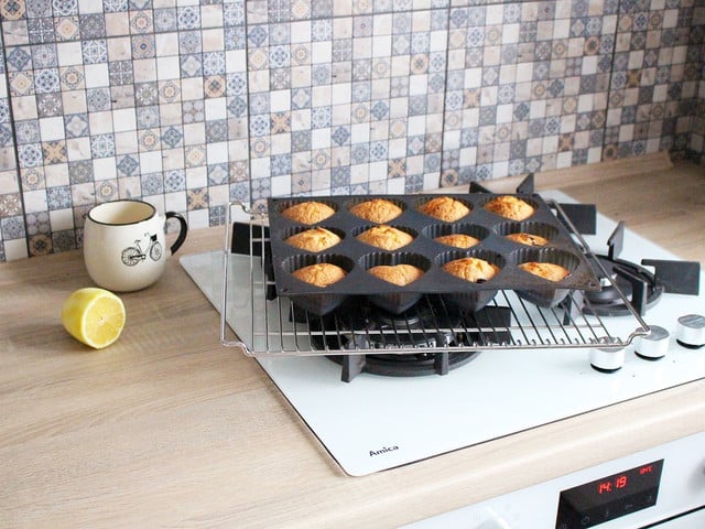Zitronenmuffins: Das Rezept Die Zitronenmuffins sind in nur 40 Minuten fertig.