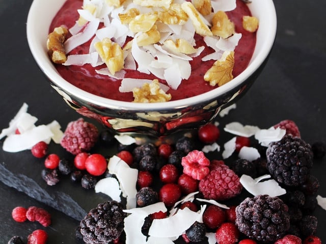 Toppings für deine Himbeer-Smoothie-Bowl Zu der Himbeer-Smoothie-Bowl passen allerlei Toppings.