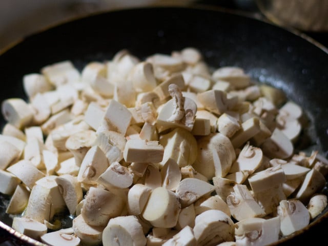 Deutsche Zuchtpilze für die Blumenkohl-Champignon-Pfanne bekommst du das ganze Jahr über.