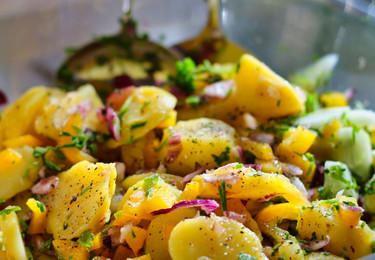 kartoffelsalat mit radieschen