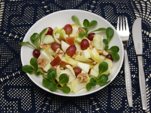 Chicoree-Salat mit Äpfeln statt Orangen und Mandarinen