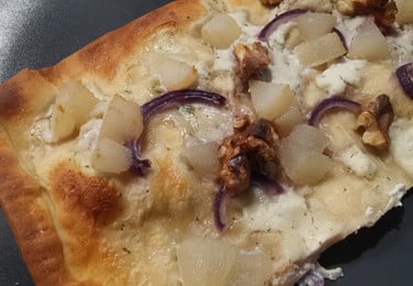 Flammkuchen mit Birne