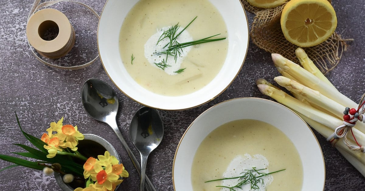 Spargelcremesuppe: Einfaches Rezept für die sahnige Suppe | Utopias ...