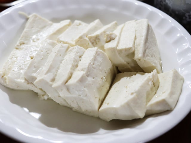 Saag Paneer: Einfaches Curry-Rezept Statt dem Käse kannst du das Saag Paneer auch mit Tofu zubereiten.