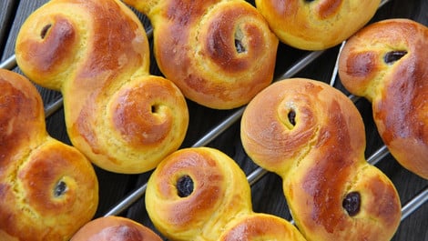 Lussebullar: Rezept für schwedische Safranbrötchen