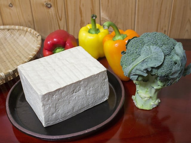 Veganer Feta aus Tofu - leicht und einfach selbst gemacht mit diesem Rezept..