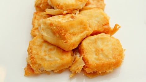 Tofu panieren: Rezept für knusprige Tofu-Sticks