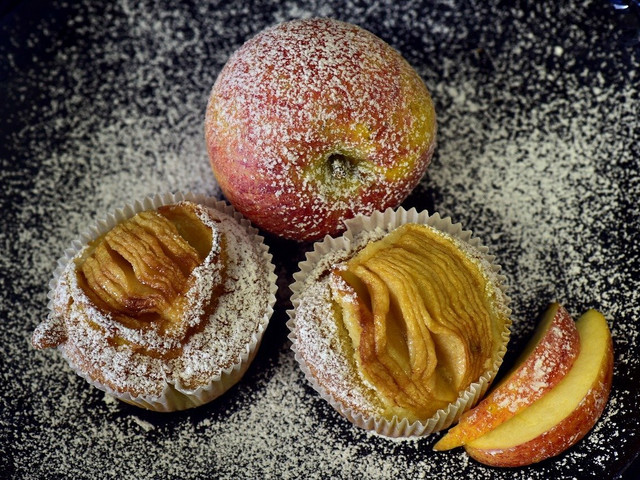 Bratapfelmuffins: Ein winterliches Rezept Bratapfelmuffins verführen mit ihrer würzig-süßen Note in der Winterzeit.