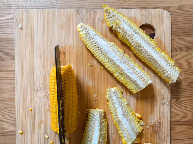 Corn Ribs sind geviertelte Maiskolben.