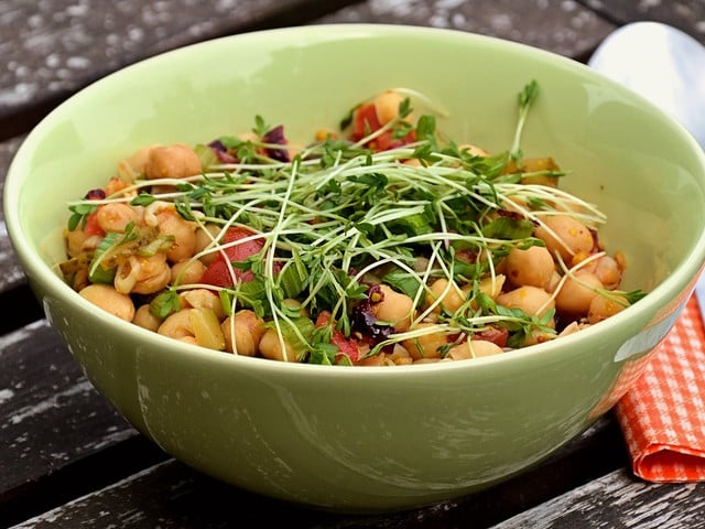 Die gekochten Kichererbsen schmecken lecker und sind sehr gesund.