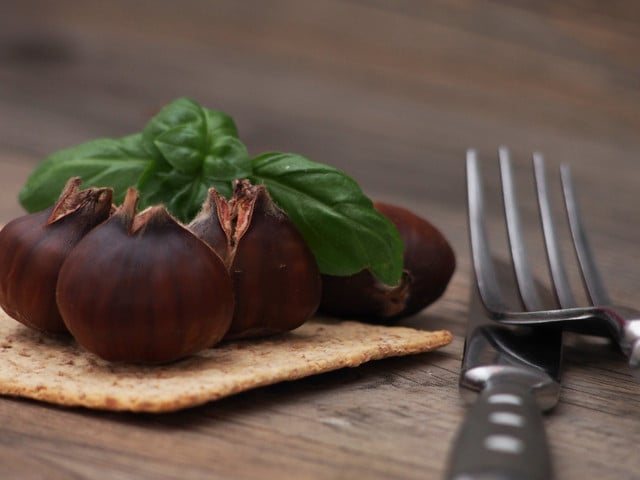 Maronen-Hummus: Rezept für die Herbstzeit Für Maronen-Hummus benötigst du fertig gegarte Esskastanien.