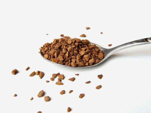 Crema al caffè: So bereitest du das italienische Dessert zu Nutze für die Crema al caffè löslichen Instant-Kaffee.