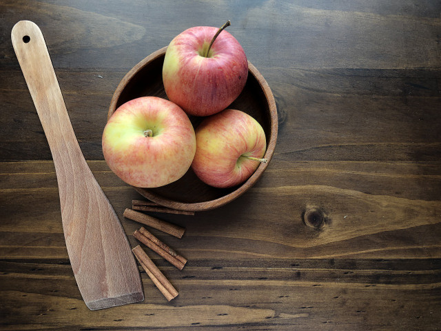 Die Apfelschale kannst du für dieses Rezept mitverwerten. 