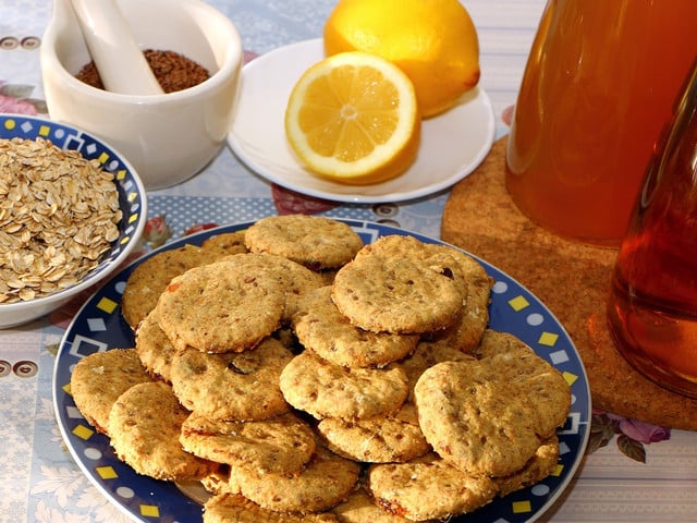 Zuckerfreie Kekse sind ein leckerer und gesunder Baby-Snack.