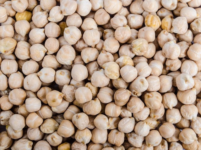 Für Kürbis-Hummus benötigst du Kichererbsen als Basis.