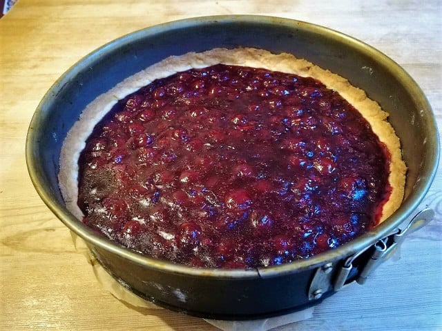 Der Feuerwehrkuchen muss nach dem Backen ordentlich auskühlen, bevor du ihn weiterverarbeiten kannst. 