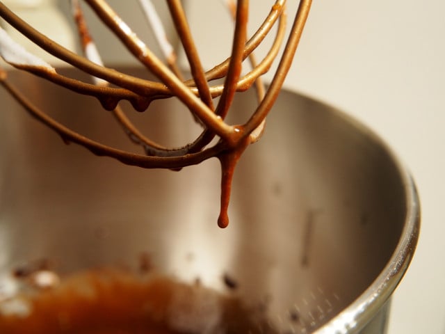 Vegane Sachertorte: So gelingt sie dir Für die vegane Sachertorte solltest du möglichst zwei Tortenböden backen.
