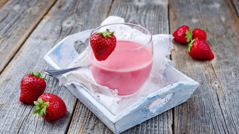 Erdbeer-Pudding: Rezept für das rosa Dessert
