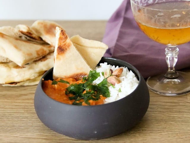 Pav Bhaji schmeckt gut mit Reis oder Naan-Brot.