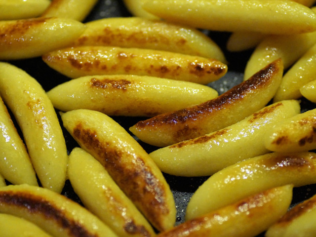 Schupfnudeln mit Sauerkraut: veganes Rezept Brate die Schupfnudeln gleichmäßig an, damit sie leicht knusprig werden.