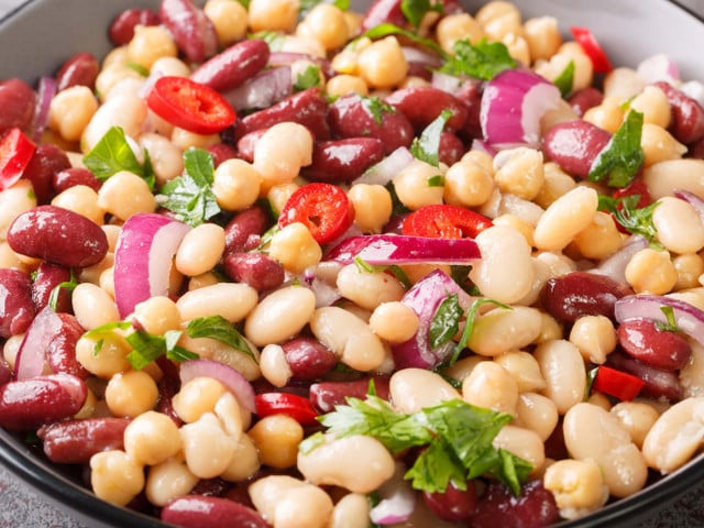 Drei-Bohnen-Salat: Rezept zum Selbermachen Du kannst verschiedenste Bohnensorten für diesen Salat verwenden.