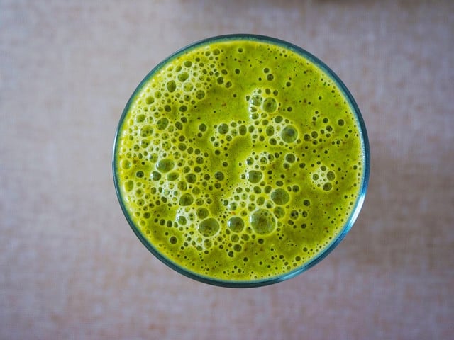Gurken-Smoothie: Ein Rezept für den gesunden grünen Drink Der Wildkräuter-Smoothie steckt voller Nährstoffe.