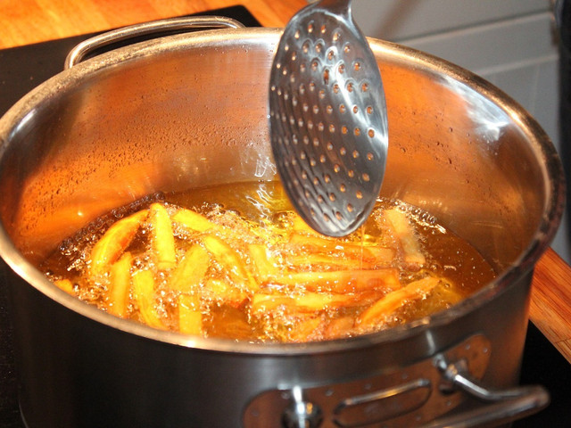 Tiefkühl-Pommes in der Pfanne zubereiten: Riskant und nicht empfehlenswert