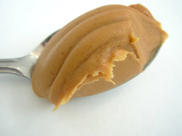 Afrikanischer Erdnusseintopf: Veganes Rezept Erdnussbutter ist eine Grundzutat für die Nudeln mit Erdnusssoße.