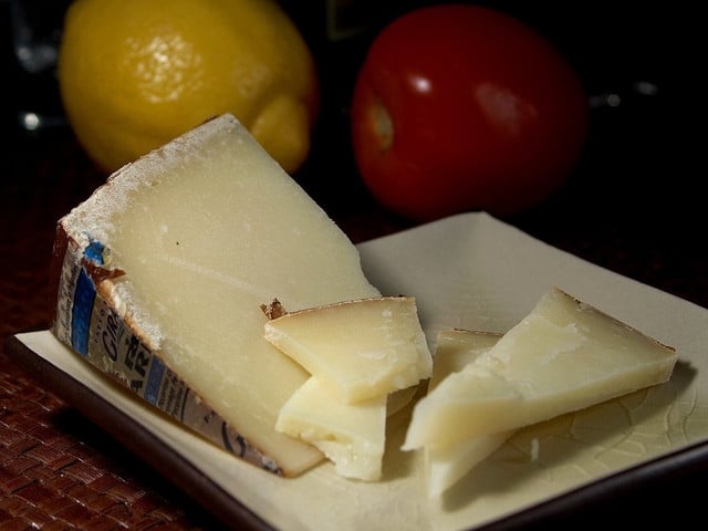 Traditionelle Pecorino-Sorten sind in der Regel nicht vegetarisch, weil sie tierisches Lab enthalten.