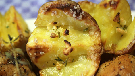 Smashed Potatoes: Rezept für die zerdrückten Kartoffeln