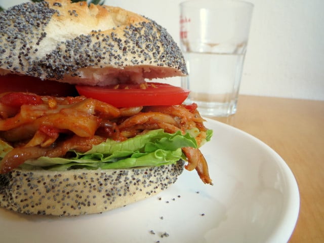 Pulled Mushrooms: Das Rezept Mit Pulled Mushrooms wird ein gewöhnlich belegtes Brötchen zu etwas Besonderem.