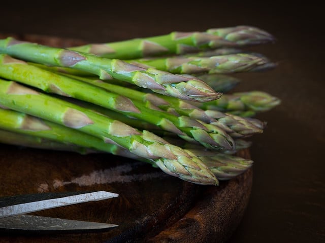 Italienische Gemüsesticks saisonal abwandeln Im Frühjahr kannst du auch Spargel für Pinzimonio verwenden.