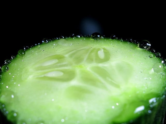 Gurkensirup selber machen Gurkensirup ist erfrischend in Mineralwasser.