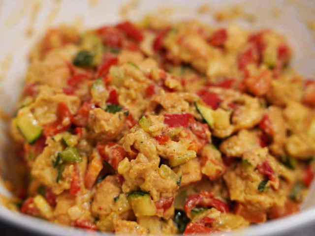 Durch das Kneten sollte eine einigermaßen homogene Masse entstehen.