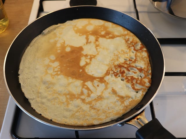 Grundrezept: Gemüsepfannkuchen mit Sommergemüse Du kannst das Gemüse entweder einbacken oder als Belag für die Pfannkuchen verwenden.