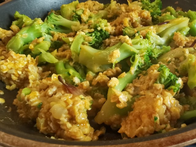 Tipps für deine individuelle Haferflocken-Pfanne Das Haferflocken-Rezept kannst du pikant würzen, zum Beispiel indem du Garam Masala hinzufügst.