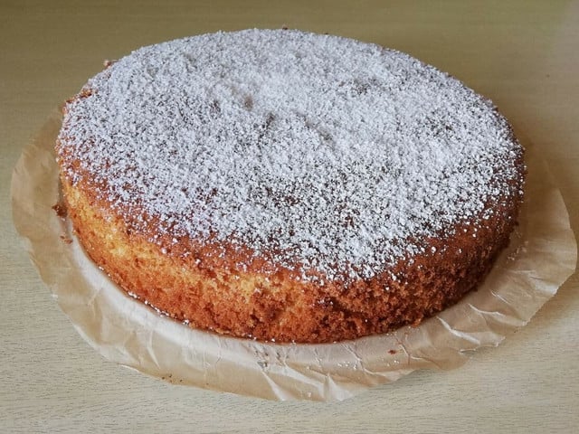 Zitronen-Wolkenkuchen: So gelingt dir der fluffige Kuchen So sieht der fertige Zitronen-Wolkenkuchen aus.