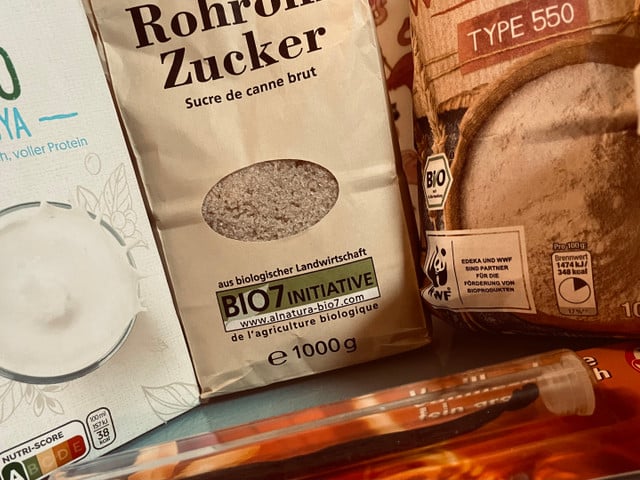 Achte auf Bio- und Fairtrade-Zertifikate, damit du dir sicher sein kannst, dass deine Zutaten niemandem schaden.
