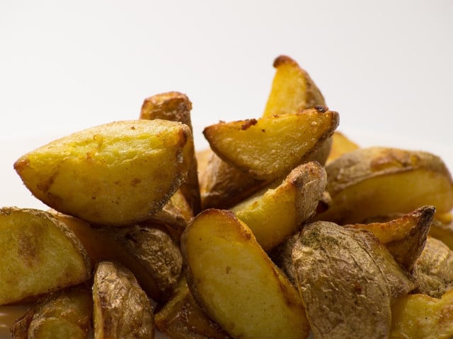 Vegane Parmesan-Kartoffeln aus dem Ofen Vegane Parmesan-Kartoffeln sind ein Geschmackserlebnis für jeden Anlass.
