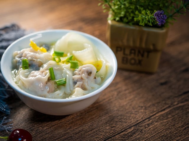 Wan-Tan-Suppe kannst du auch ohne Fleisch zubereiten.