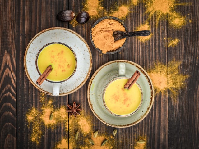 Iced Golden Milk ist die kalte Version des ayurvedischen Klassikers.