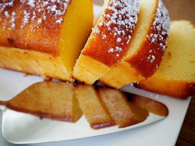 Rezept für Lemon Drizzle Cake aus Großbritannien Lemon Drizzle Cake ist besonders saftig und lecker.