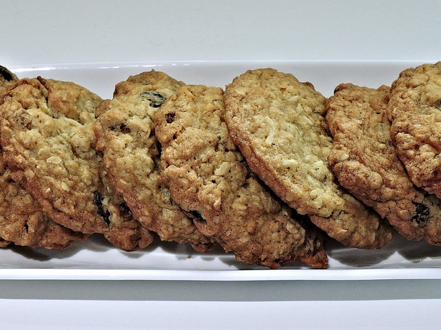 Lecker zu Kaffee und Tee: Frische Hafer-Cookies. 