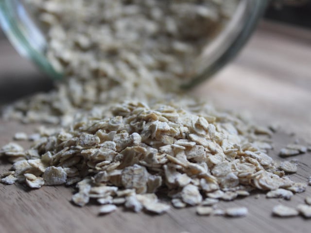 Rezept: Knusprige Haferflockenstangen mit Kernen Dank des besonderen Teigs schmecken die Haferflockenstangen leicht, locker und trotzdem knusprig.