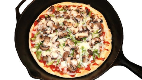 Pfannenpizza: Schnelles Rezept ohne Hefe
